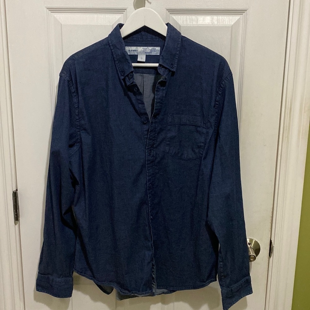 Old Navy dark chambray denim Everyday Shirt men’s size large Slim Fit